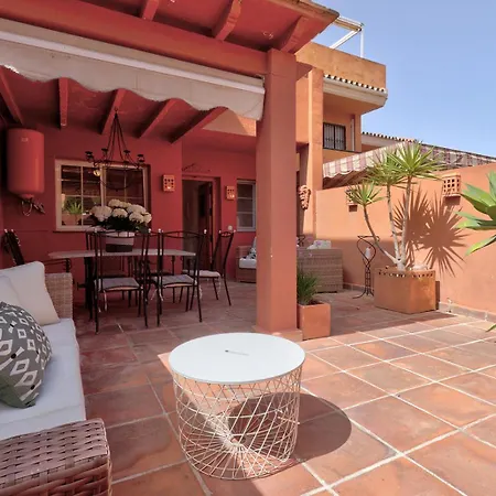 Traditional Townhouse, 4 Bed With Terraces And Private Bbq 贝纳尔马德纳