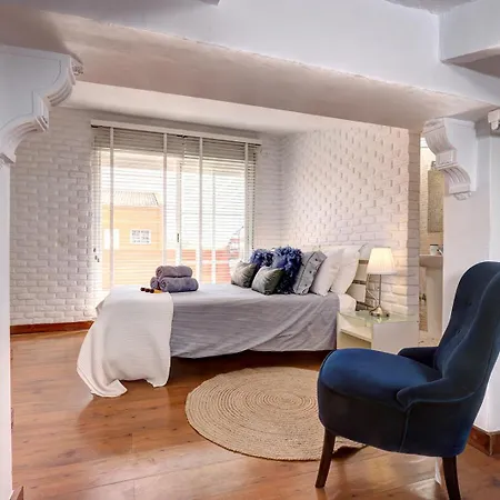 Traditional Townhouse, 4 Bed With Terraces And Private Bbq 度假居