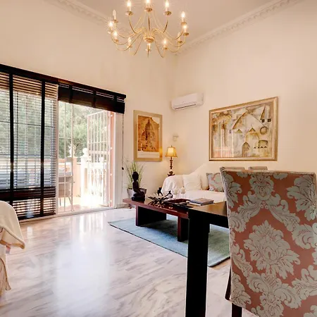 度假居 Traditional Townhouse, 4 Bed With Terraces And Private Bbq 贝纳尔马德纳