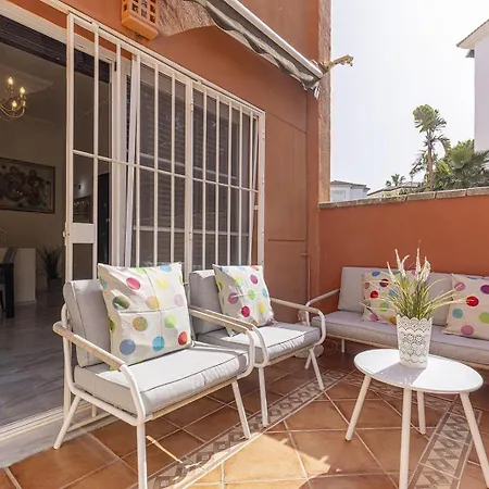 Traditional Townhouse, 4 Bed With Terraces And Private Bbq * 贝纳尔马德纳