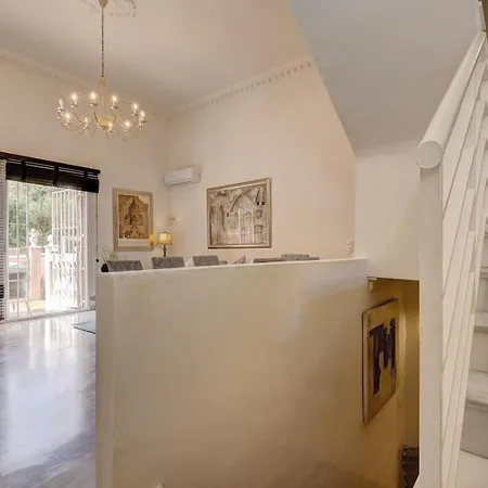 Traditional Townhouse, 4 Bed With Terraces And Private Bbq 度假居 贝纳尔马德纳