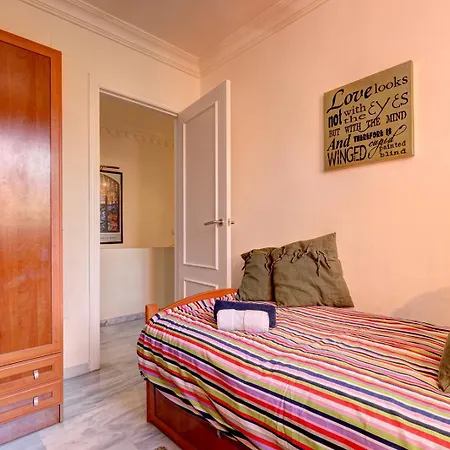 Traditional Townhouse, 4 Bed With Terraces And Private Bbq * 贝纳尔马德纳