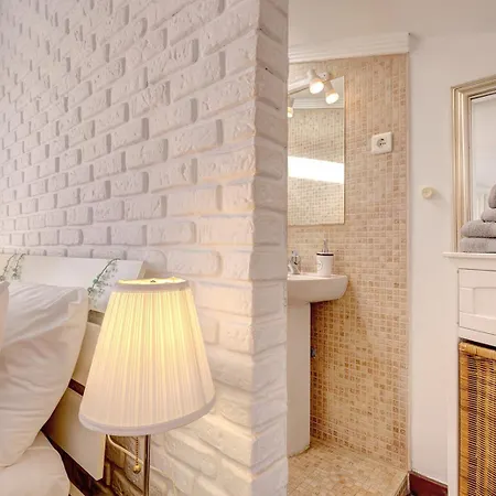 Traditional Townhouse, 4 Bed With Terraces And Private Bbq 度假居 *