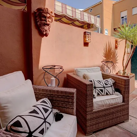 Traditional Townhouse, 4 Bed With Terraces And Private Bbq 度假居 贝纳尔马德纳
